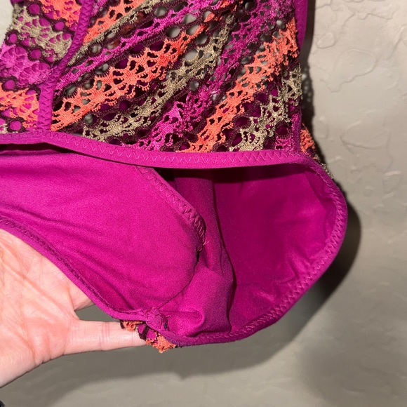 Becca Swim Becca pink Driftwoold Crochet One-Piece Womens Swimsuit size medium - Picture 6 of 8